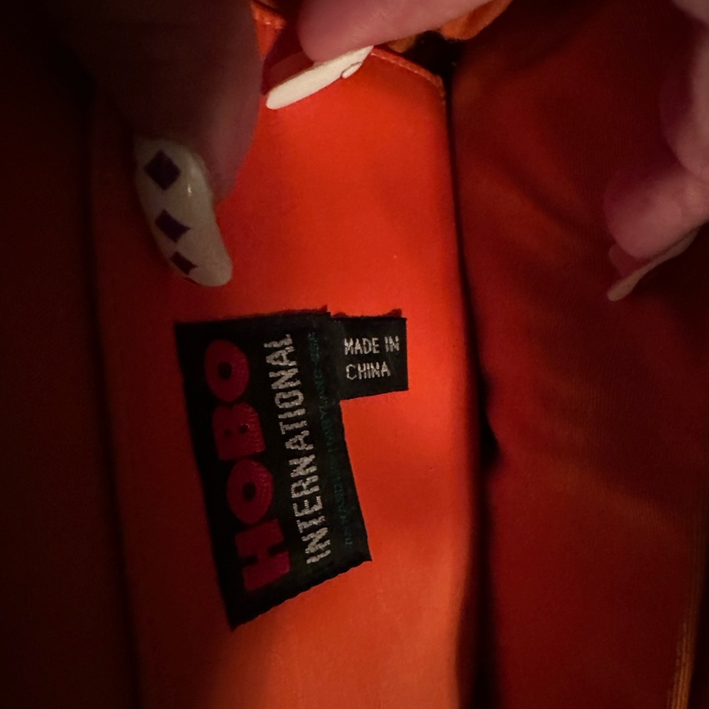 Elegant Red Leather Handbag. Used condition - Picture 9 of 14